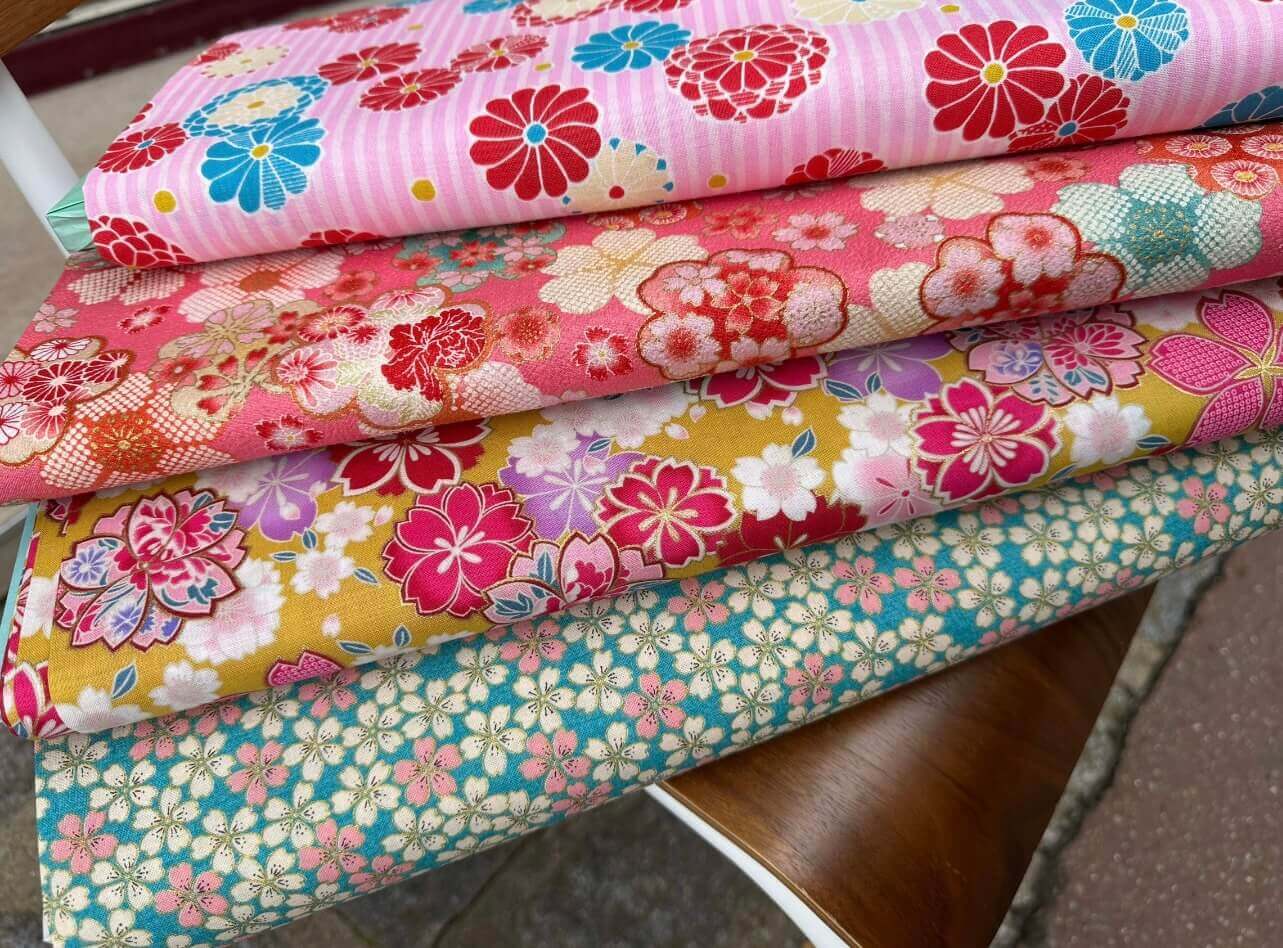 collection de tissus japonais traditionnels 100% coton aux imprimés fleuris